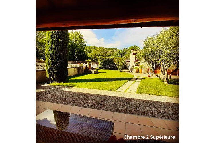 Hôtel deux étoiles avec grand jardin en Ardèche du Sud