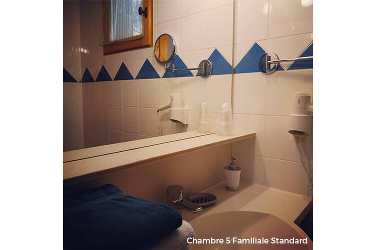 Toutes les chambres de l'hôtel la Garenne ont une salle de bain privative